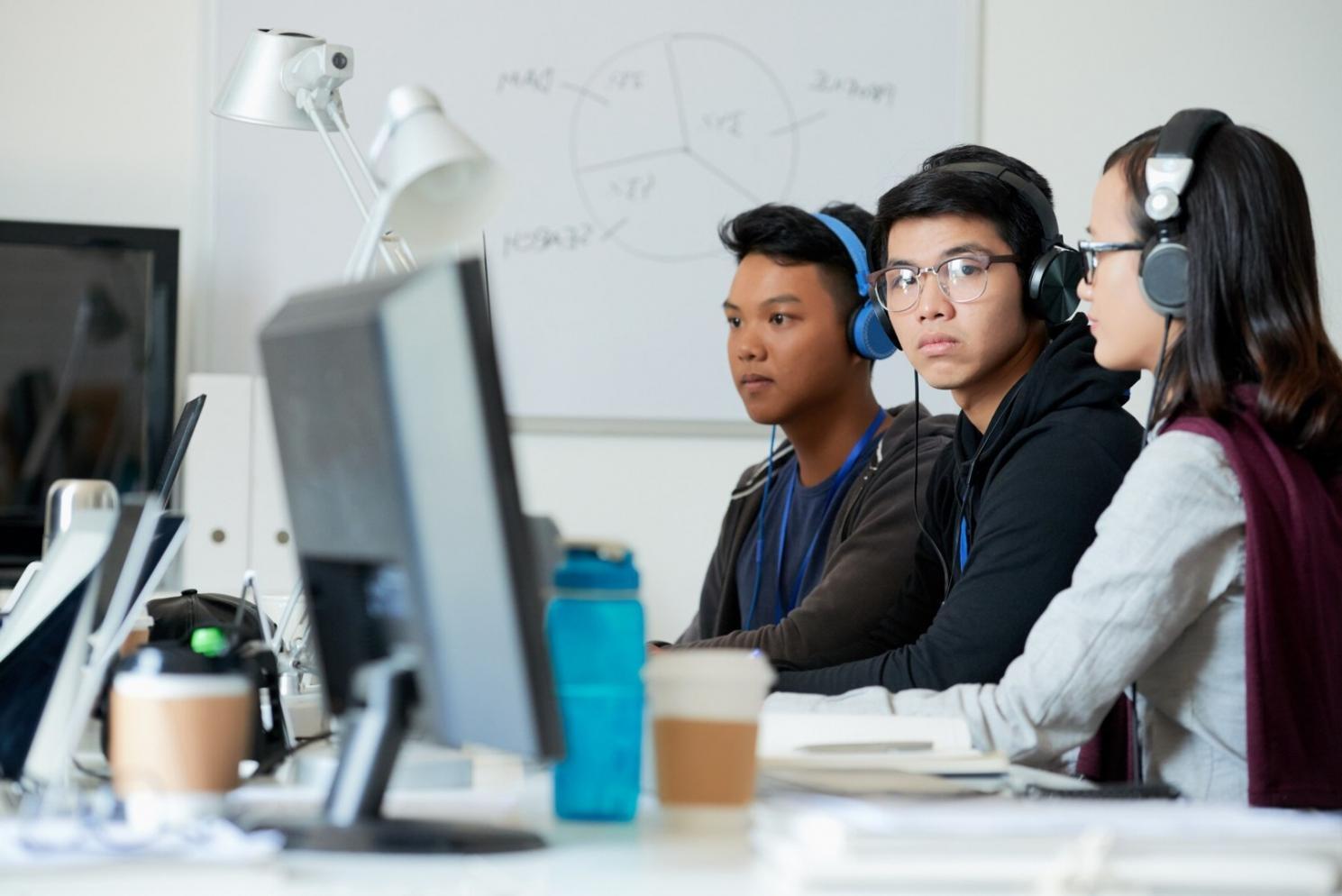 Notatki z wykładów i dokumentacja techniczna